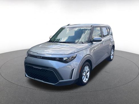 Used 2025 Kia Soul LX w/ LX Technology Package FWD image 3