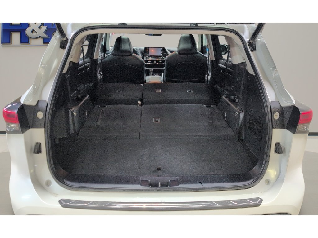 Used 2022 Toyota Highlander XLE AWD/4WD image 29