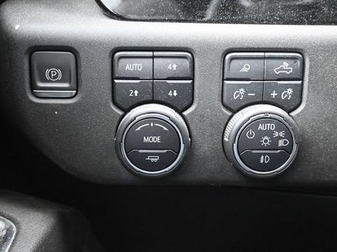 Used 2022 Chevrolet Silverado 1500 LTZ AWD/4WD image 19