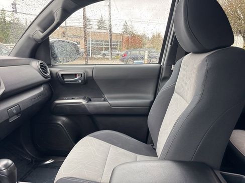 Used 2020 Toyota Tacoma TRD Sport AWD/4WD image 27