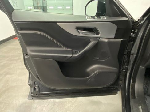 Used 2019 Jaguar F-PACE S image 46