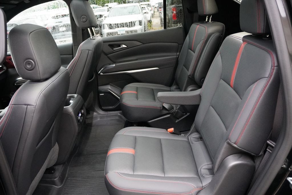 Certified 2024 Chevrolet Traverse RS FWD image 17