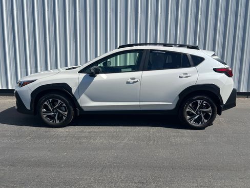 Used 2024 Subaru Crosstrek 2.0i Premium AWD/4WD image 3