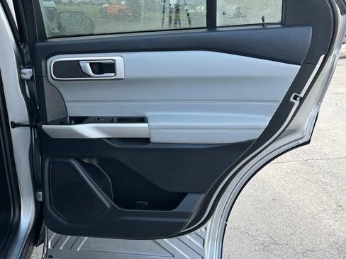 Used 2023 Ford Explorer XLT w/ Equipment Group 202A image 9