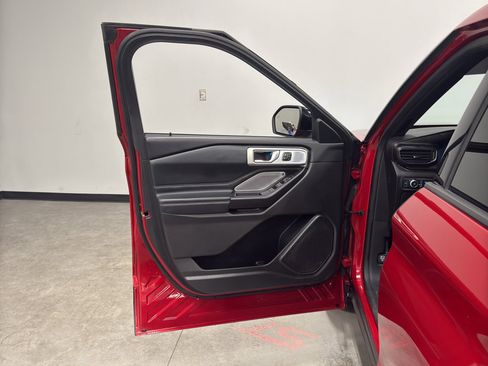 Certified 2020 Ford Explorer ST w/ ST Street Pack image 9