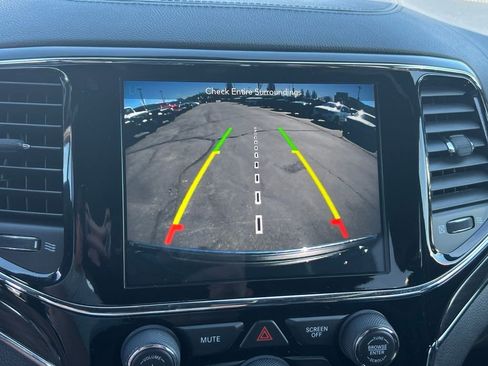Used 2019 Jeep Grand Cherokee Overland AWD/4WD image 35