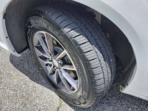 Used 2017 Dodge Grand Caravan SXT FWD image 22