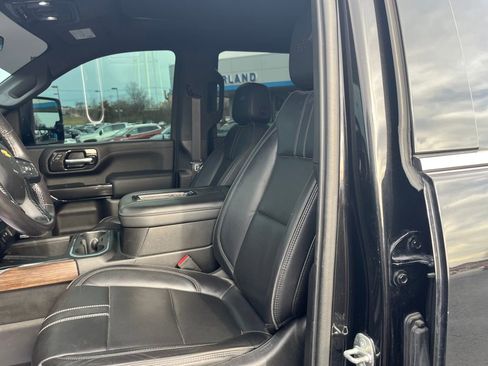 Used 2022 Chevrolet Silverado 2500 High Country w/ Z71 Off-Road Package image 18