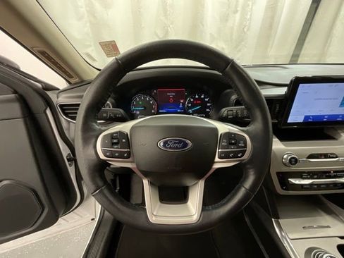 Used 2023 Ford Explorer XLT w/ Equipment Group 202A AWD/4WD image 11