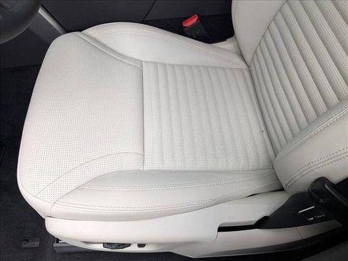 New 2025 Land Rover Discovery S image 4