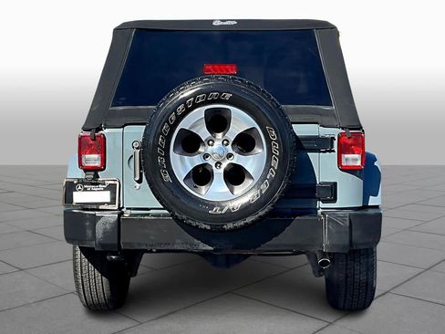 Used 2015 Jeep Wrangler Unlimited Sahara image 4