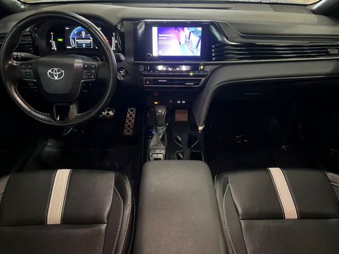 Used 2025 Toyota Camry SE FWD image 3