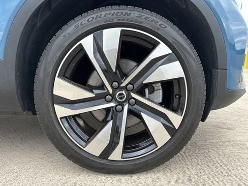 Certified 2023 Volvo XC40 B5 Plus w/ Climate Package AWD/4WD image 10