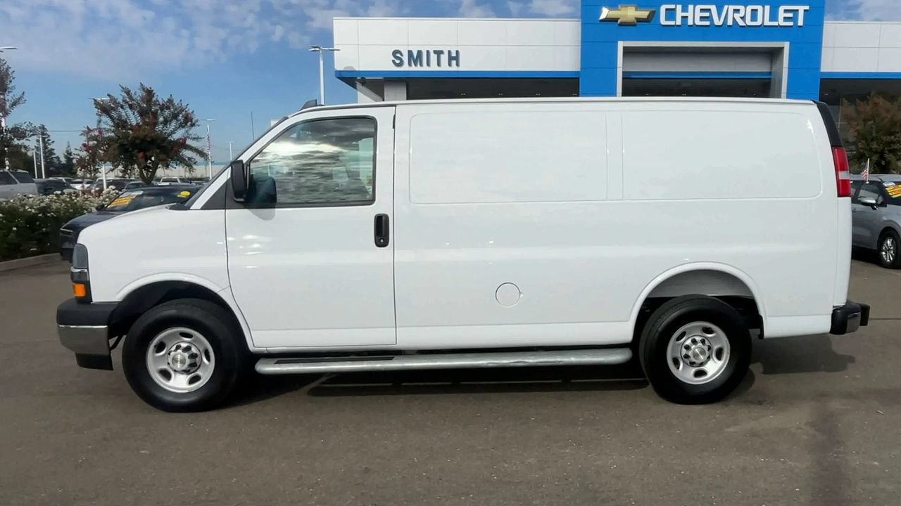 Used 2025 Chevrolet Express 2500 w/ Driver Convenience Package RWD image 4
