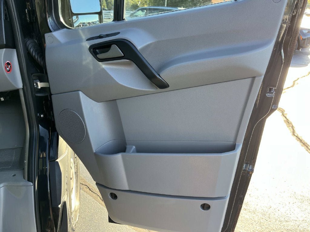 Used 2015 Mercedes-Benz Sprinter 2500 image 21