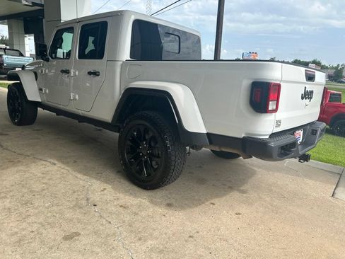 Used 2025 Jeep Gladiator Sport AWD/4WD image 5