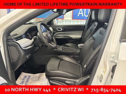 Used 2025 Jeep Compass Latitude AWD/4WD image 8