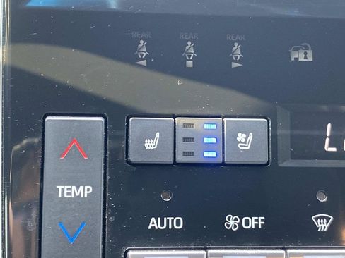 Used 2021 Toyota Avalon Limited w/ Advanced Safety Package FWD image 29