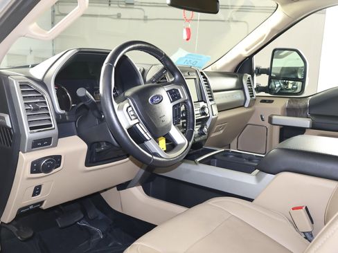 Used 2017 Ford F250 Lariat w/ Lariat Value Package image 2