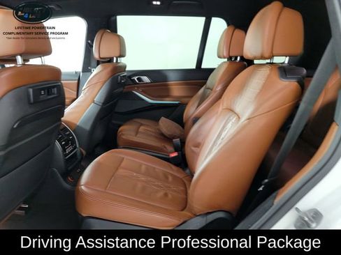 Used 2021 BMW X7 M50i image 15