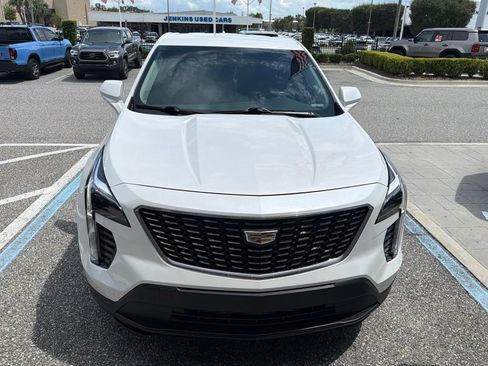 Used 2023 Cadillac XT4 Luxury w/ Cold Weather Package FWD image 4