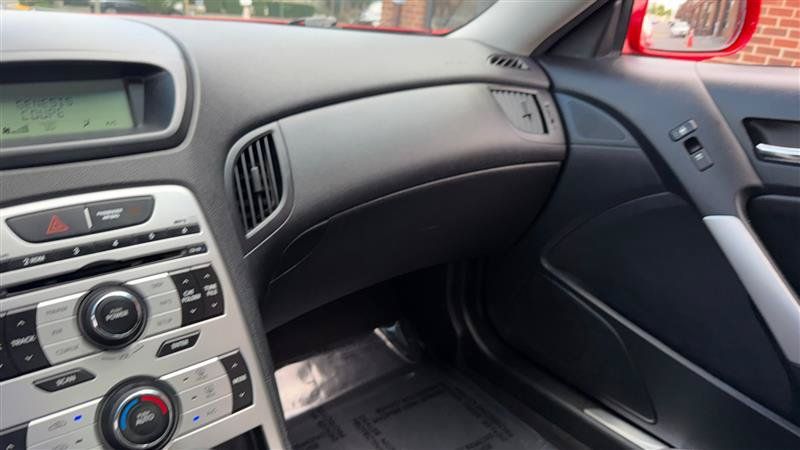 Used 2010 Hyundai Genesis 3.8 RWD image 26