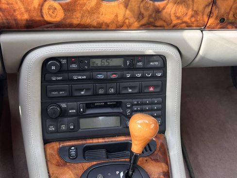 Used 2002 Jaguar XK8 XK8 2dr Convertible image 20