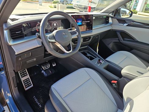 New 2026 Volkswagen Tiguan SE R-Line image 11