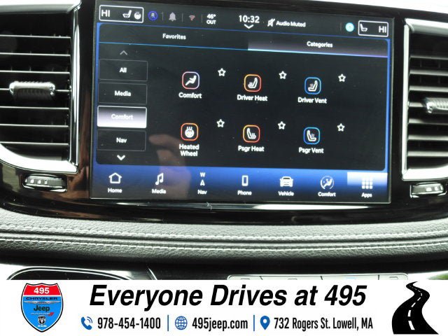Used 2025 Chrysler Pacifica Limited FWD image 33
