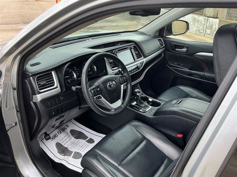 Used 2015 Toyota Highlander XLE image 31