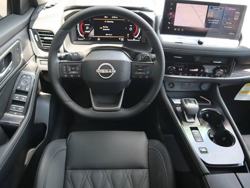 New 2025 Nissan Rogue Platinum image 11