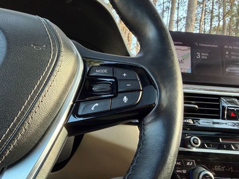 Used 2018 BMW 530e xDrive image 26