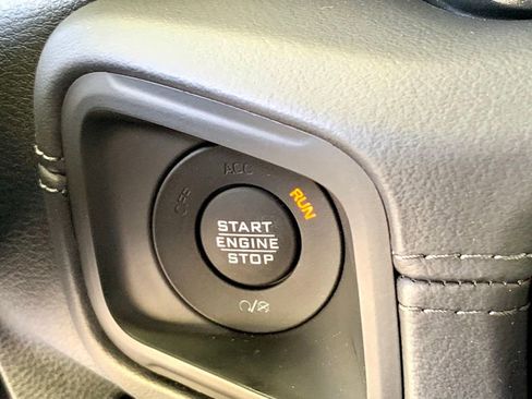 Used 2025 Jeep Gladiator Mojave w/ Convenience Group AWD/4WD image 33