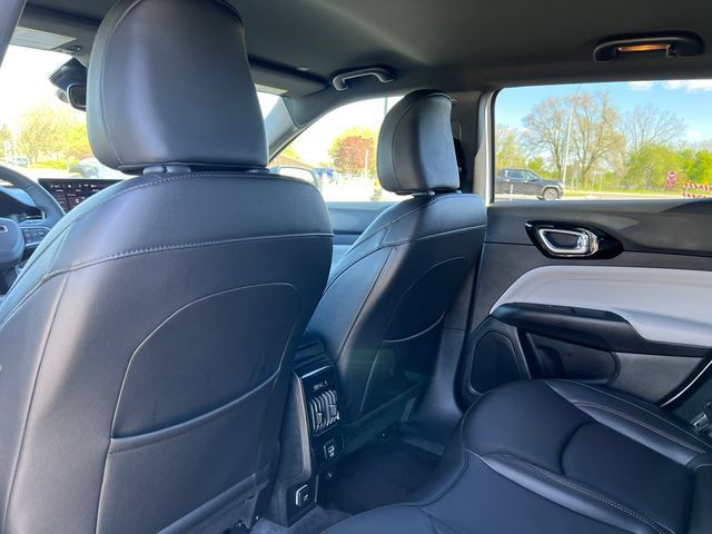 Used 2024 Jeep Compass Limited AWD/4WD image 28