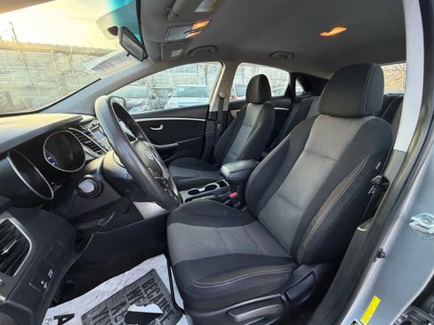 Used 2016 Hyundai Elantra GT image 17