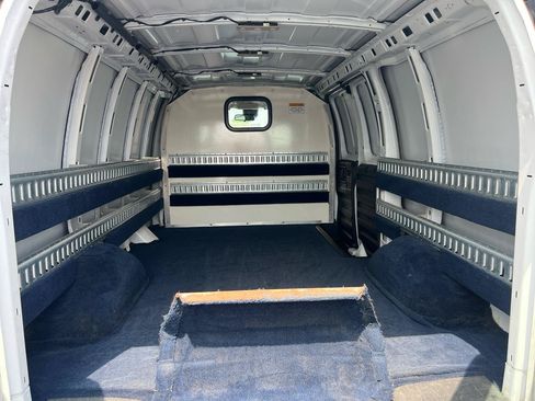 Used 2019 Chevrolet Express 2500 RWD image 5