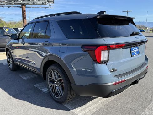 New 2026 Ford Explorer ST-Line RWD image 7