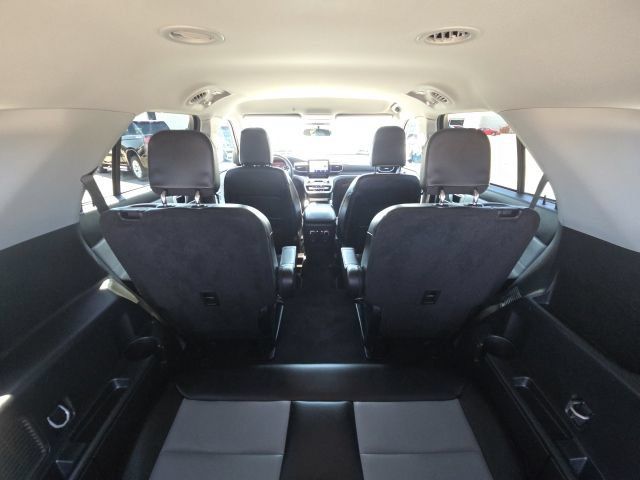 Used 2024 Ford Explorer XLT w/ Equipment Group 202A RWD image 14