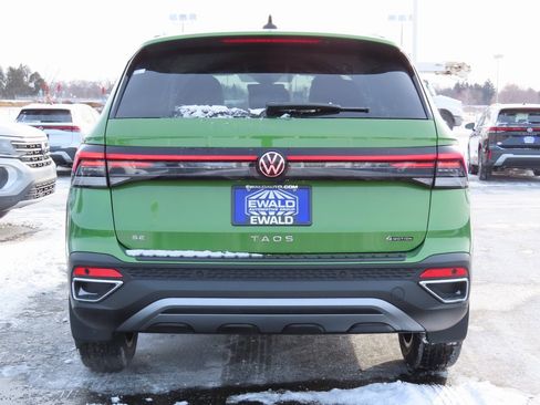 New 2026 Volkswagen Taos SE image 18