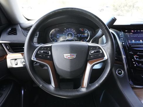 Used 2016 Cadillac Escalade ESV Luxury AWD/4WD image 10