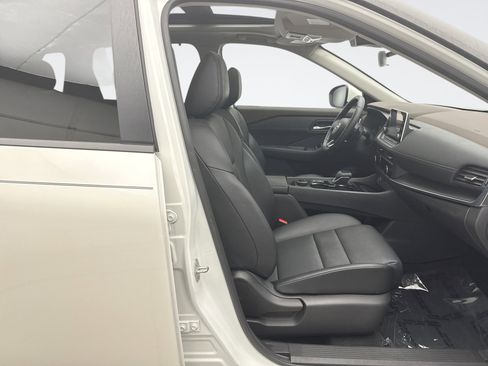 Used 2023 Nissan Rogue SV w/ SV Premium B Package AWD/4WD image 16