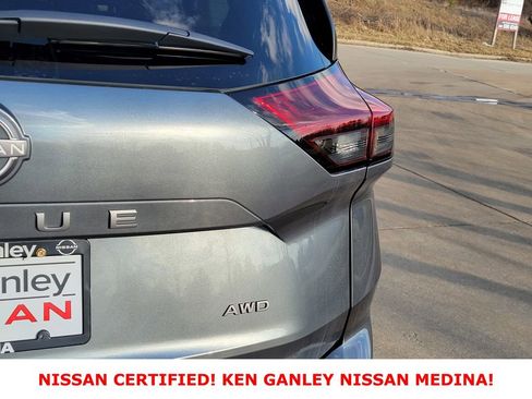 Certified 2025 Nissan Rogue SV image 15