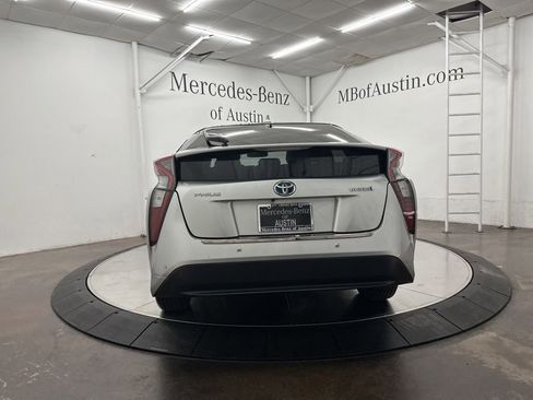 Used 2017 Toyota Prius Four w/ Advanced Technology Package FWD image 6