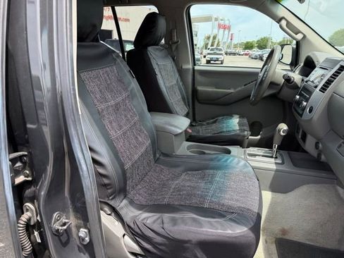 Used 2013 Nissan Frontier SV image 15