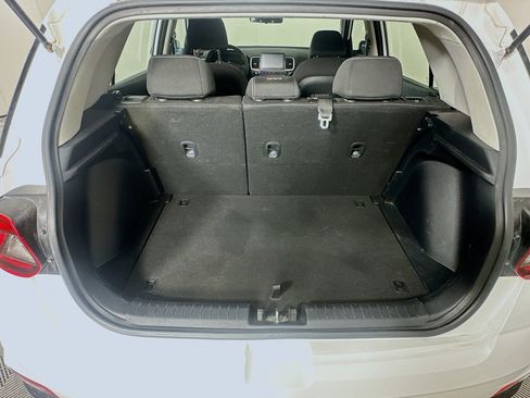 Used 2025 Hyundai Venue SEL FWD image 28
