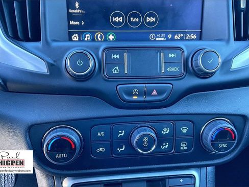 Used 2024 GMC Terrain SLT image 30