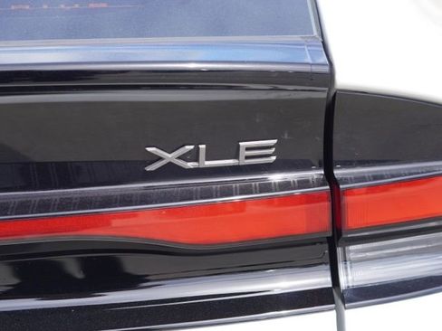 Used 2023 Toyota Prius XLE FWD image 9