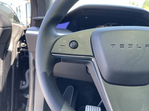 Used 2023 Tesla Model X AWD/4WD image 22