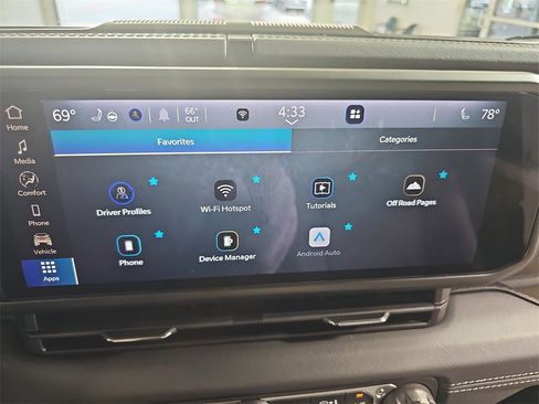 Used 2024 Jeep Wrangler Rubicon w/ Convenience Group image 27