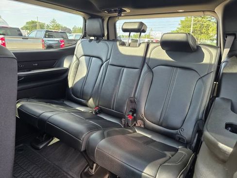 Used 2024 Jeep Wagoneer Series III w/ Premium Group I AWD/4WD image 18